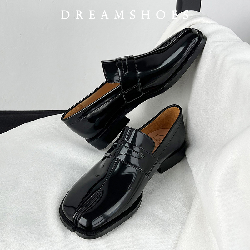Tabi Shoes Slip On Loafer for  - đánh giá và giá Women'S Shoes Hey Dude
