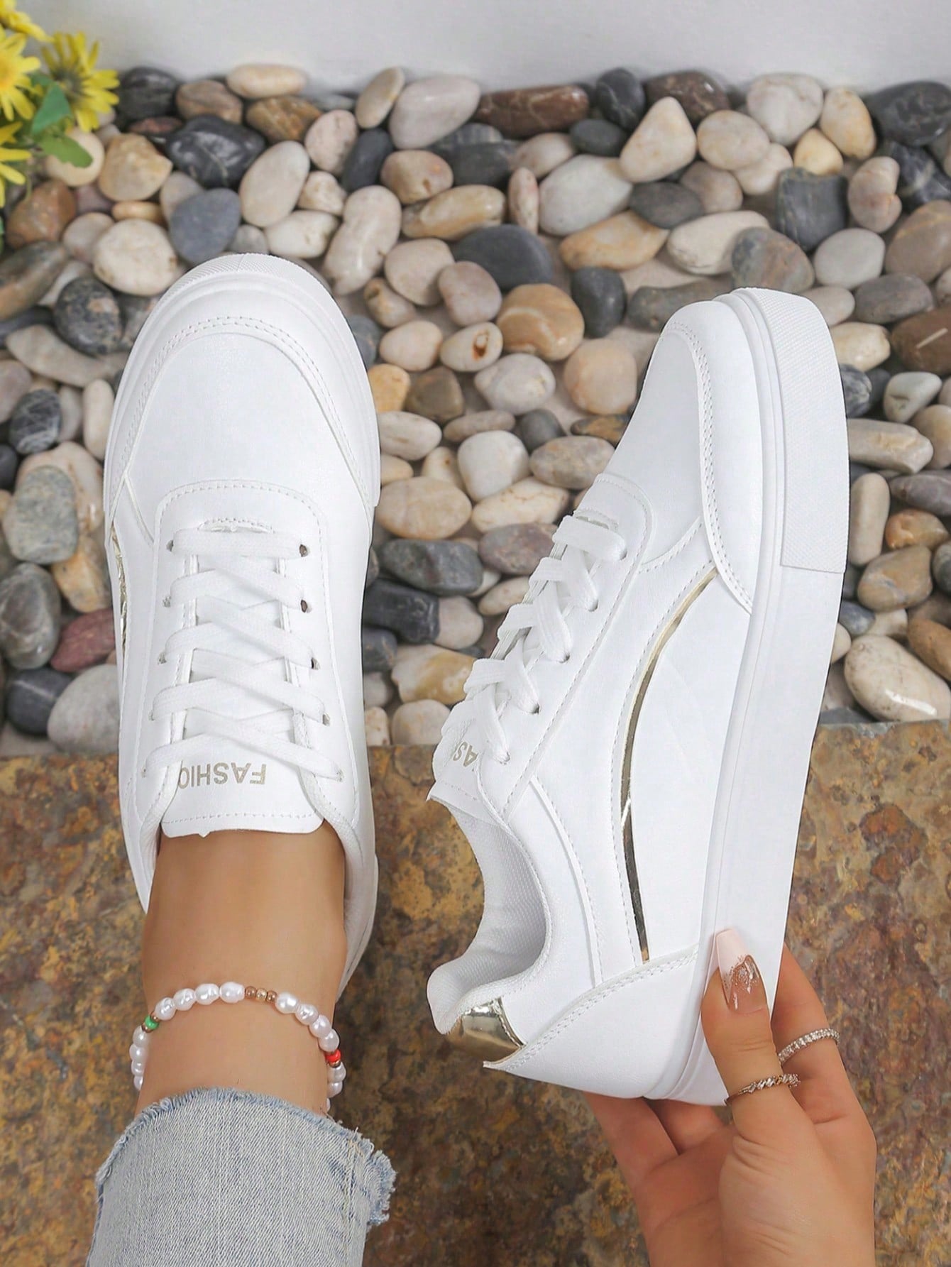 Women White Casual Sneakers, L - đánh giá và giá Women'S Shoes Hey Dude