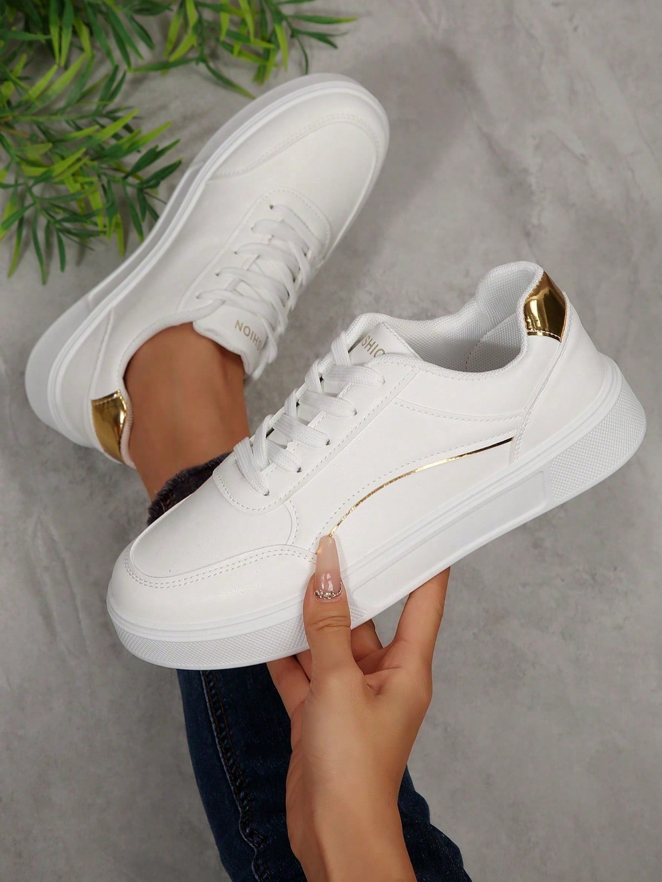 Women White Casual Sneakers, L - đánh giá và giá Women'S Shoes Hey Dude
